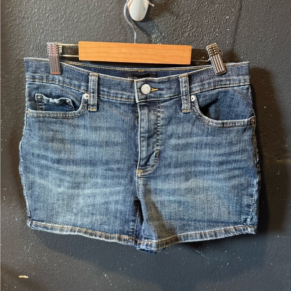 Banana Republic Classic 4 Inch Medium Wash Denim Jeans - Picture 1 of 5